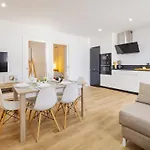 Holiday home Cubo's Casa Soles & Football Field