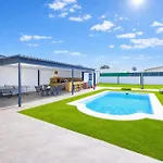 Holiday home Cubo's Casa Soles & Football Field