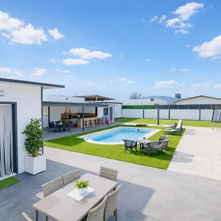 Cubo's Casa Soles & Football Field Fuengirola
