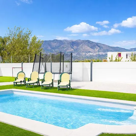 Cubo's Casa Soles & Football Field