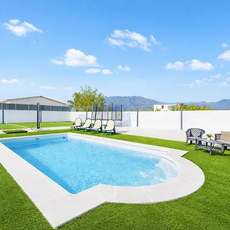 Holiday home Cubo's Casa Soles & Football Field