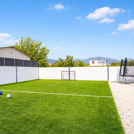 Holiday home Cubo's Casa Soles & Football Field *