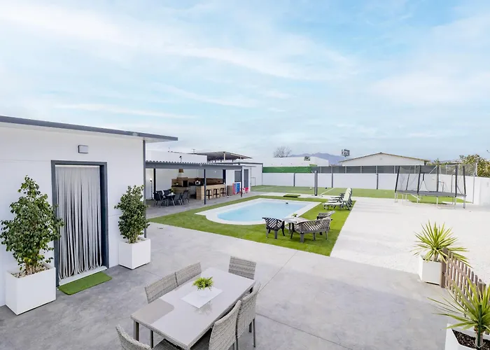 Cubo's Casa Soles & Football Field *