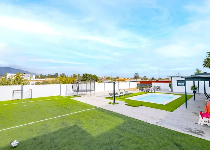 Cubo's Casa Soles & Football Field