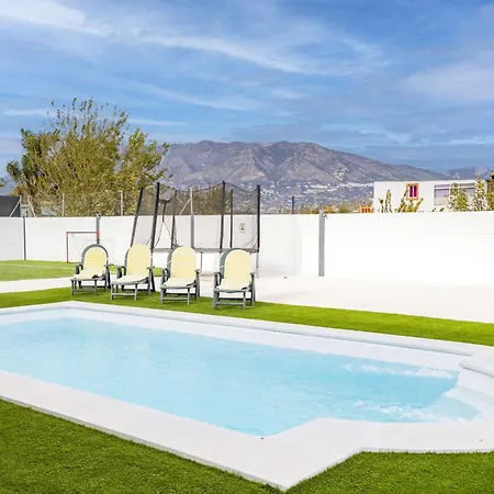 Cubo's Casa Soles & Football Field Fuengirola