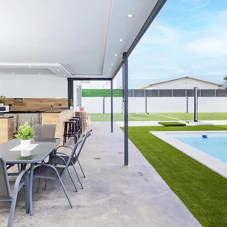 Cubo's Casa Soles & Football Field