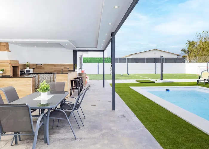 Cubo's Casa Soles & Football Field