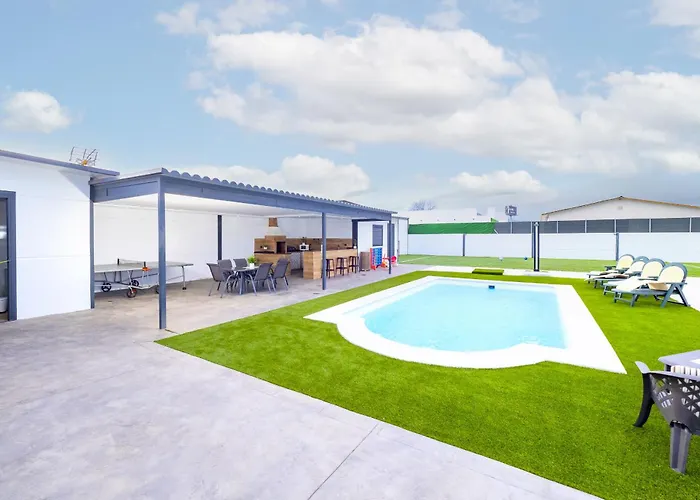 Cubo's Casa Soles & Football Field Holiday home